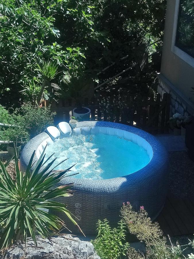 Maison De Charme Avec Piscine Et Jacuzzi Dans Cadre Exceptionnel Proche Marseille Mirabeau Buitenkant foto